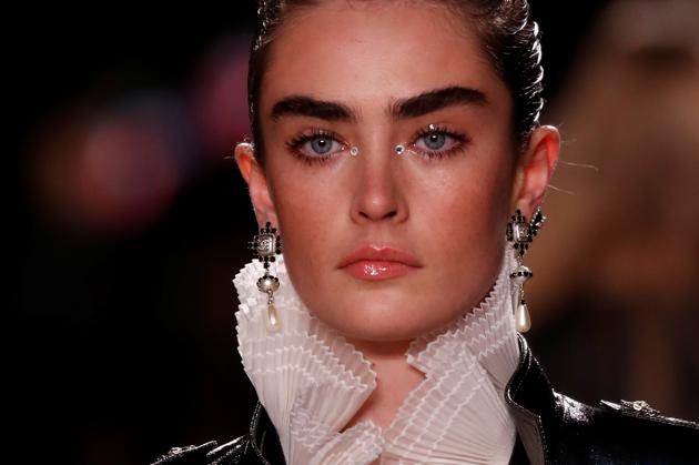 A model presents a creation during the Metiers D'Art Show for Chanel fashion house in Paris, France, December 4, 2019. REUTERS/Gonzalo Fuentes (REUTERS) A model presents a creation during the Metiers D'Art Show for Chanel fashion house in Paris, France, December 4, 2019. REUTERS/Gonzalo Fuentes (REUTERS)