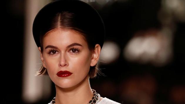 Model Kaia Gerber presents a creation during the Metiers D'Art Show for Chanel fashion house in Paris, France, December 4, 2019. REUTERS/Gonzalo Fuentes (REUTERS) Model Kaia Gerber presents a creation during the Metiers D'Art Show for Chanel fashion house in Paris, France, December 4, 2019. REUTERS/Gonzalo Fuentes (REUTERS)