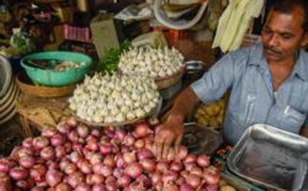 Along with onion prices, garlic rates are flying below the radar, but are also on the rise across the country. (HT/PHOTO) Along with onion prices, garlic rates are flying below the radar, but are also on the rise across the country. (HT/PHOTO)