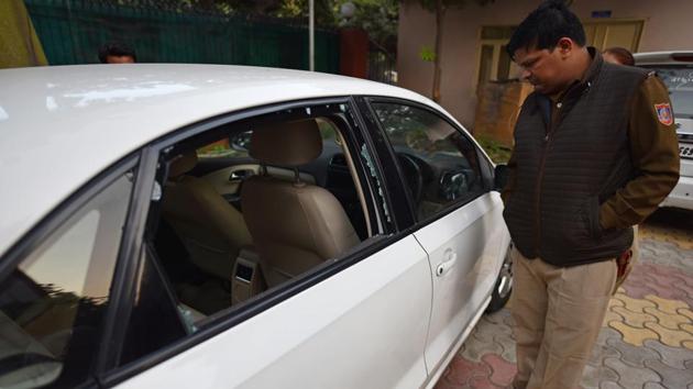 A policeman investigates the vehicle in which a doctor allegedly shot a woman dead and then used the same revolver to kill himself, at Rohini, in New Delhi, on Wednesday, December 4, 2019. (Sanchit Khanna/HT Photo) A policeman investigates the vehicle in which a doctor allegedly shot a woman dead and then used the same revolver to kill himself, at Rohini, in New Delhi, on Wednesday, December 4, 2019. (Sanchit Khanna/HT Photo)
