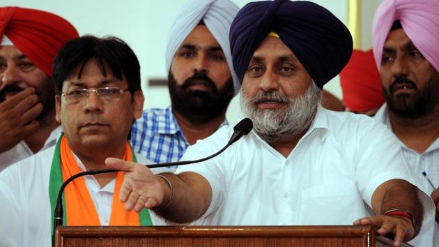 SAD president Sukhbir Badal said PM Manmohan Singh’s statement on Sikh riots was aimed to protect the Gandhi family(HT Photo/File)