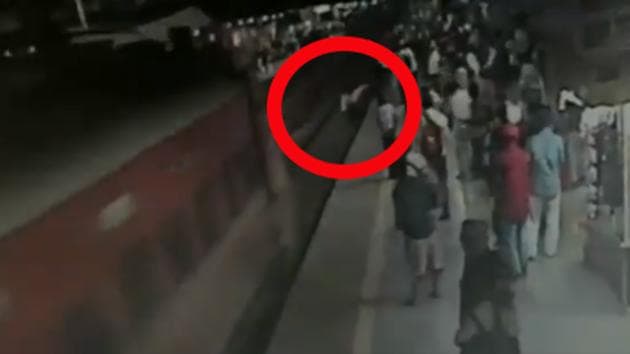 The image shows the RPF jawan saving the man’s life.(Twitter/ANI)