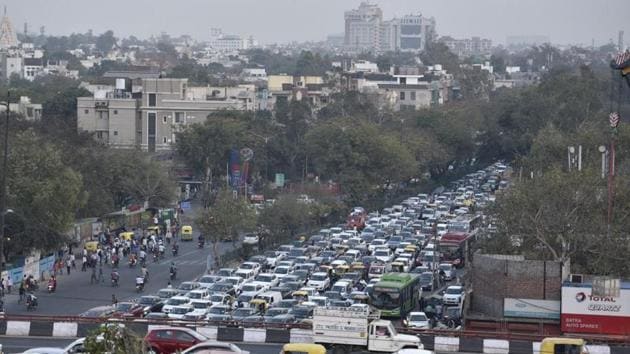 Traffic Jam in Delhi: Heavy jam on Noida-Delhi border, problems increased due to closure of Ashram flyover