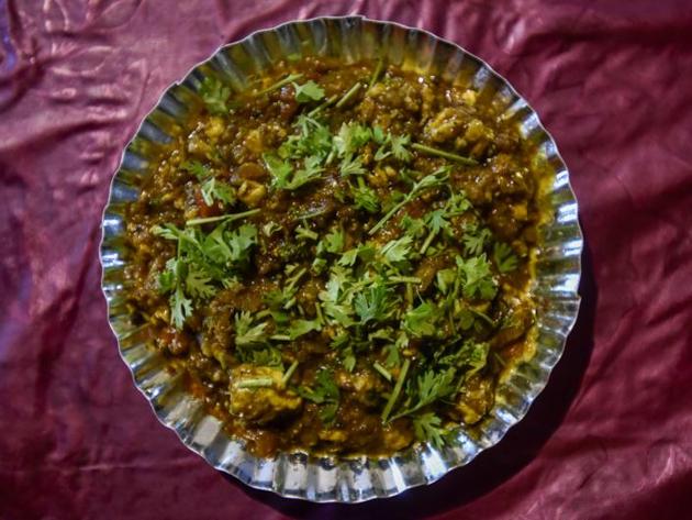 Bheja Fry at Nagdevi Street. Before refrigeration, once an animal was slaughtered, all of it had to be consumed in one steady stream, and so — around the world — each body part acquired a unique recipe and method of treatment.(HT File Photo)