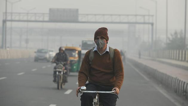 A man rides his bicycle while wearing an anti-pollution mask amid dense fog on a cold winter morning, at NH-24, Mayur Vihar in New Delhi. (Raj K Raj/HT PHOTO) A man rides his bicycle while wearing an anti-pollution mask amid dense fog on a cold winter morning, at NH-24, Mayur Vihar in New Delhi. (Raj K Raj/HT PHOTO)