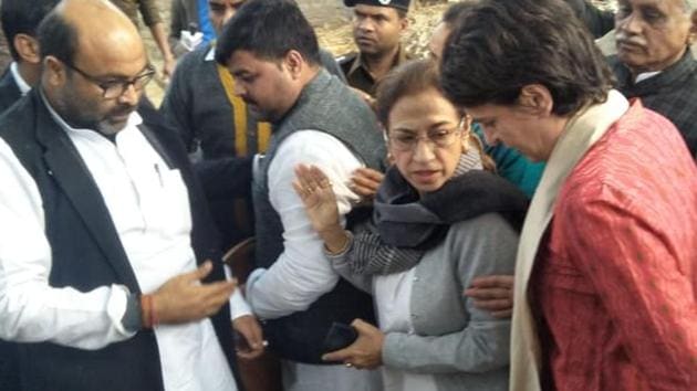 Congress leader Priyanka Gandhi Vadra in Unnao on her way to meet rape victim’s family.(HT Photo)