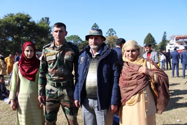 Shahid Shah with his family in Dehradun.(HT Photo)