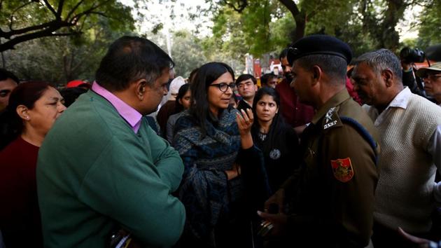Delhi Commission for Women (DCW) chairperson Swati Maliwal in conversation with police personnel on the day she began her indefinite hunger strike against growing incidents of crime against women, at Jantar Mantar, in New Delhi. (Amal KS / HT Photo) Delhi Commission for Women (DCW) chairperson Swati Maliwal in conversation with police personnel on the day she began her indefinite hunger strike against growing incidents of crime against women, at Jantar Mantar, in New Delhi. (Amal KS / HT Photo)