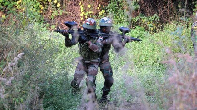 Soldiers take part in the Indo-Sri Lanka joint exercise Mitra Shakti- VII 2019 at Aundh Military Station in Pune, Maharashtra. (HT Photo) Soldiers take part in the Indo-Sri Lanka joint exercise Mitra Shakti- VII 2019 at Aundh Military Station in Pune, Maharashtra. (HT Photo)