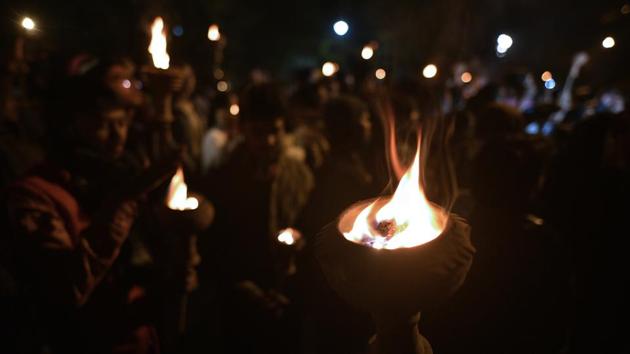 Students of Jawaharlal Nehru University are seen carrying marshals (Torches) during a mashaal juloos against fee hike, at JNU campus, in New Delhi. (Biplov Bhuyan / HT Photo) Students of Jawaharlal Nehru University are seen carrying marshals (Torches) during a mashaal juloos against fee hike, at JNU campus, in New Delhi. (Biplov Bhuyan / HT Photo)