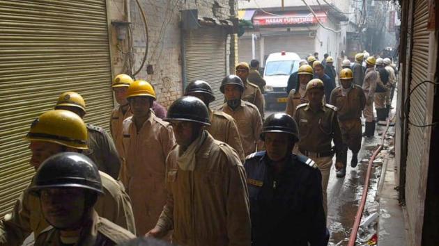 A narrow lane leading to the manufacturing factory where the fire broke out in Anaj Mandi in New Delhi on Sunday morning. (SANCHIT KHANNA/HT PHOTO.) A narrow lane leading to the manufacturing factory where the fire broke out in Anaj Mandi in New Delhi on Sunday morning. (SANCHIT KHANNA/HT PHOTO.)