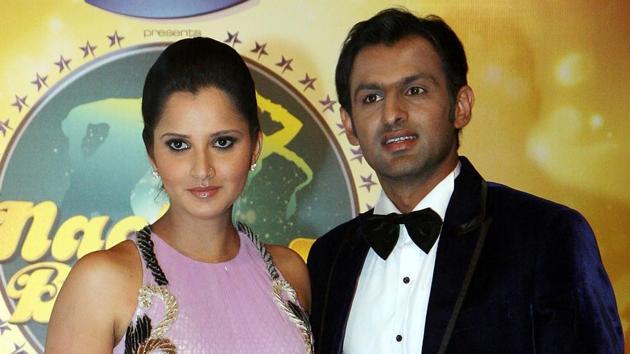 File photo: India tennis player Sania Mirza with former Pakistan captain Shoaib Malik.(AFP)