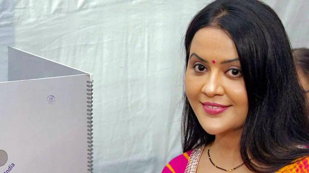 Amruta Fadnavis tweeted “Hypocrisy is a disease ! Get well soon @ShivSena’! Tree cutting - at ur convenience or allowing tree cutting only when you earn commission - unpardonable sins !!” (PTI) Amruta Fadnavis tweeted “Hypocrisy is a disease ! Get well soon @ShivSena’! Tree cutting - at ur convenience or allowing tree cutting only when you earn commission - unpardonable sins !!” (PTI)