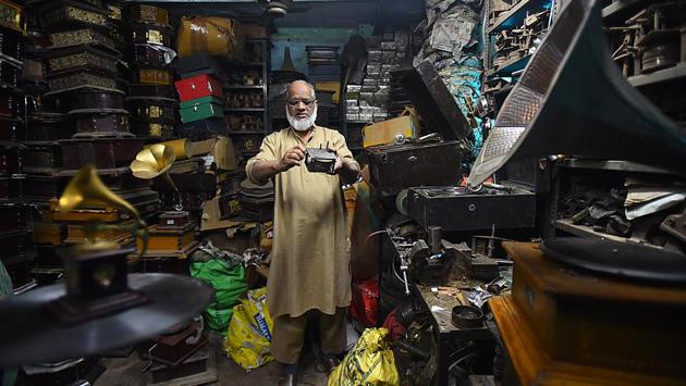 His family has been repairing gramophones for over seven decades. Rais learnt the job from his maternal uncle who used to work for HMV. A wind-up gramophone, Rais says, may be a machine with a simple mechanism made up of a crank handle, brackets, a needle, turntable, sound box, a horn, and powered by a spring motor, but one needs a delicate hand and an ear for sound to be a gramophone mechanic. (Raj K Raj / HT Photo) His family has been repairing gramophones for over seven decades. Rais learnt the job from his maternal uncle who used to work for HMV. A wind-up gramophone, Rais says, may be a machine with a simple mechanism made up of a crank handle, brackets, a needle, turntable, sound box, a horn, and powered by a spring motor, but one needs a delicate hand and an ear for sound to be a gramophone mechanic. (Raj K Raj / HT Photo)