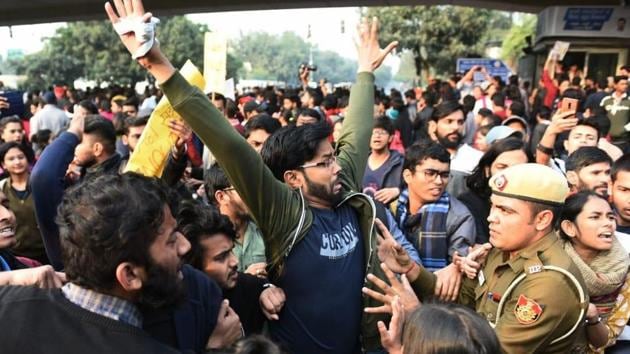 JNU students and police officials clashed when the students took out a rally demanding reduction in hostel fees towards the Rashtrapati Bhavan. (HT Photos/Vipin Kumar) JNU students and police officials clashed when the students took out a rally demanding reduction in hostel fees towards the Rashtrapati Bhavan. (HT Photos/Vipin Kumar)