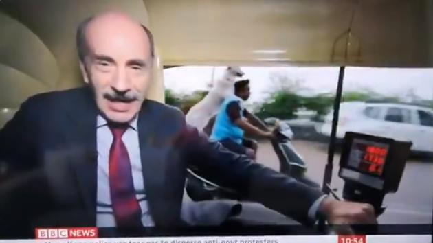 The dog riding pillion is seen behind the show’s anchor.(Twitter/@Tim_Kimber) The dog riding pillion is seen behind the show’s anchor.(Twitter/@Tim_Kimber)