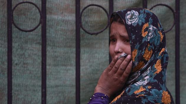 Tearful relatives said they received desperate calls from workers begging to be freed from the burning building in the dark, poorly lit premises. “I got a call from Imran, my elder son, who said ‘Abbu, a massive fire has erupted in the building. I won’t be able to come out alive. Please save me’,” said 58-year-old Nafees, a resident of Uttar Pradesh’s Moradabad town, who lost both his sons in the fire. (Burhaan Kinu / HT Photo)