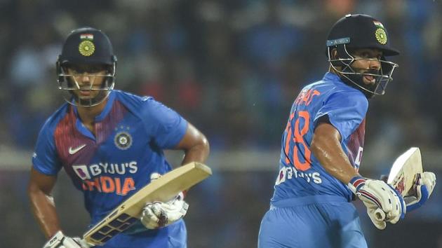Thiruvananthapuram: Indian skipper Virat Kohli and teammate Shivam Dube run between the wickets.(PTI)