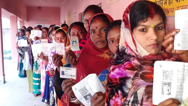 Long queues at a polling booth in Mandar assembly seat during the second phase of Jharkhand Assembly Election, Dec 7, 2019.(HT Photo) Long queues at a polling booth in Mandar assembly seat during the second phase of Jharkhand Assembly Election, Dec 7, 2019.(HT Photo)