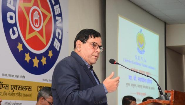 Swadheen Kshatriya, chief commissioner, Maharashtra State Commission for Right to Public Services (RTS) at the inauguration of a Seva kendra in the city on Tuesday.(Shankar Narayan/HT PHOTO)