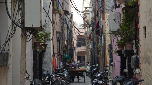 Many places in Panchkula have a precarious web of wires and electricity poles in close proximity to houses. In case of an emergency, it would be impossible for large fire tenders to navigate these narrow lanes, such as this one in Sector 15, Panchkula.(Sant Arora/HT)