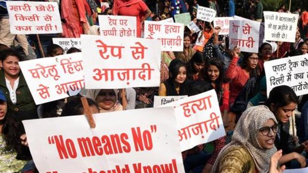 The girl had received 95% burn injuries when her neighbour allegedly set her on fire after she resisted the rape attempt.(Sonu Mehta/HT PHOTO) The girl had received 95% burn injuries when her neighbour allegedly set her on fire after she resisted the rape attempt.(Sonu Mehta/HT PHOTO)
