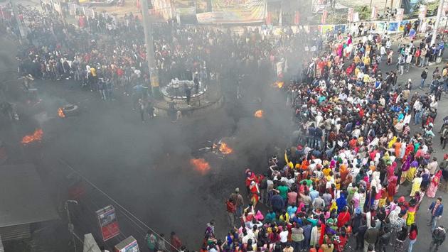 College students along with locals burn tyres during their protest strike against the Citizenship Amendment Bill (CAB), in Tinsukia district of Assam. The CAB seeks to amend the 1955 Citizenship Act by bestowing citizenship to Hindus, Buddhists, Sikhs, Christians, Parsis and Jains who entered India from Pakistan, Bangladesh and Afghanistan on or before December 31, 2014. This was a key election promise of the ruling Bharatiya Janata Party (BJP) in 2014 and 2019. (PTI)