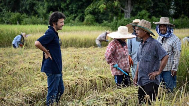 Tristan Lecomte (L), founder of French company "Pur Projet", meeting farmers harvesting rice in the village of Mae Rim. With SRI, paddy fields are not permanently flooded, which reduces methane emissions by 60 percent, according to Tristan Lecomte, founder of Pur Project, a French company supporting the technique. The project also helped Sunnan plant trees around his crops to reinforce the water table. According to Lecomte, rice yields can jump from 20 percent to more than 100 compared to the traditional method. (Lillian SUWANRUMPHA / AFP) Tristan Lecomte (L), founder of French company "Pur Projet", meeting farmers harvesting rice in the village of Mae Rim. With SRI, paddy fields are not permanently flooded, which reduces methane emissions by 60 percent, according to Tristan Lecomte, founder of Pur Project, a French company supporting the technique. The project also helped Sunnan plant trees around his crops to reinforce the water table. According to Lecomte, rice yields can jump from 20 percent to more than 100 compared to the traditional method. (Lillian SUWANRUMPHA / AFP)