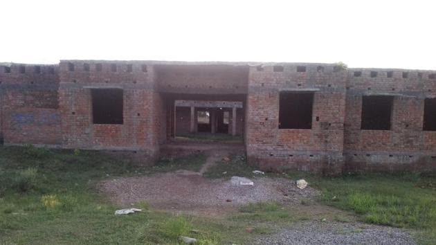 Semi-constructed building of government high school at Khiri in Koraon development block of trans-Yamuna area of Prayagraj (HT) Semi-constructed building of government high school at Khiri in Koraon development block of trans-Yamuna area of Prayagraj (HT)