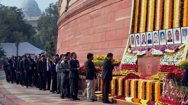 Parliament staff paying tributes to the martyrs of 2001 Parliament attack at Parliament House in New Delhi on december 13.(PTI Photo) Parliament staff paying tributes to the martyrs of 2001 Parliament attack at Parliament House in New Delhi on december 13.(PTI Photo)