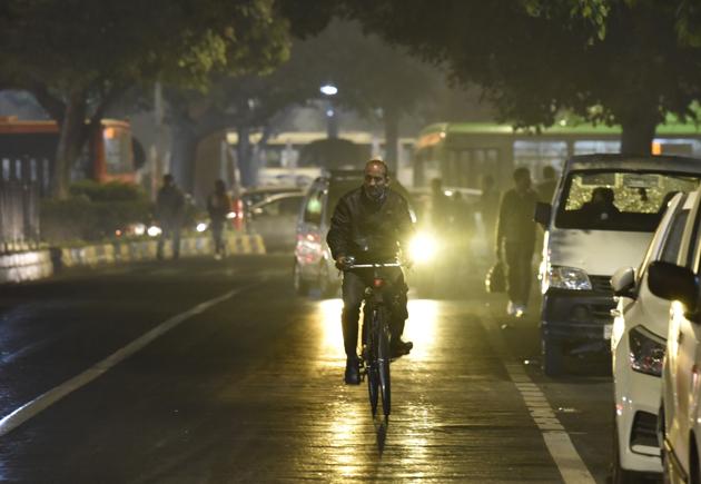 A cyclist out during a light rain shower at Ashoka Road in New Delhi, India on Thursday. (Sonu Mehta/HT PHOTO) A cyclist out during a light rain shower at Ashoka Road in New Delhi, India on Thursday. (Sonu Mehta/HT PHOTO)
