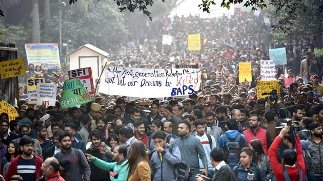 JNU students raise slogans as they march towards Rashtrapati Bhavan during a protest against the fee hike, in New Delhi (File Photo) JNU students raise slogans as they march towards Rashtrapati Bhavan during a protest against the fee hike, in New Delhi (File Photo)
