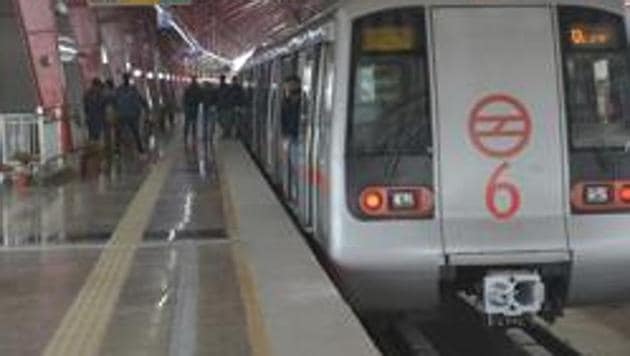 Police said the man jumped before a moving metro train at Jawaharlal Nehru Metro station in Delhi on the morning of December 13, 2019.(Sakib Ali / HT Photo) Police said the man jumped before a moving metro train at Jawaharlal Nehru Metro station in Delhi on the morning of December 13, 2019.(Sakib Ali / HT Photo)