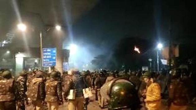 Sounds of students screaming could be heard emanating from the campus with the Delhi Police firing tear gas shells.(HT Photo) Sounds of students screaming could be heard emanating from the campus with the Delhi Police firing tear gas shells.(HT Photo)