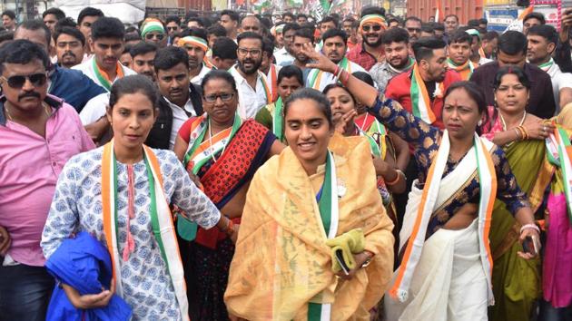 Congress’ Jharia assembly candidate Purnima singh campaigns in Dhanbad on Saturday, December 14,2019, the last day of campaigning for the fourth phase of Jharkhand Assembly Election.(Bijay / HT Photo)