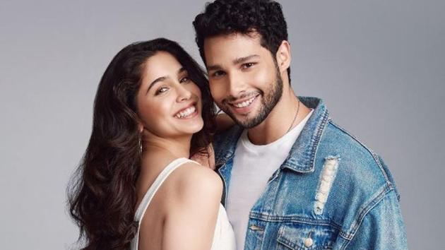 Siddhant Chaturvedi and Sharvari pose together in a promotional picture for Bunty Aur Babli 2.