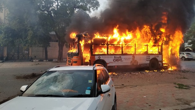 Violence broke out over the amended citizenship act in Delhi on Sunday evening, with public buses being set on fire in a busy south Delhi colony and police using tear gas on protesters gathered near Jamia Millia Islamia. (Sanjeev Verma / HT Photo) Violence broke out over the amended citizenship act in Delhi on Sunday evening, with public buses being set on fire in a busy south Delhi colony and police using tear gas on protesters gathered near Jamia Millia Islamia. (Sanjeev Verma / HT Photo)
