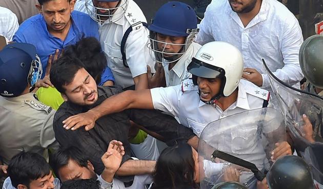 Far from lathi charges or using tear gas to dispel the crowd, the police seemed to have been at the receiving end(PTI)