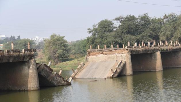 The bridge collapsed at Aambi village near Talegaon MIDC on Monday.(HT Photo)