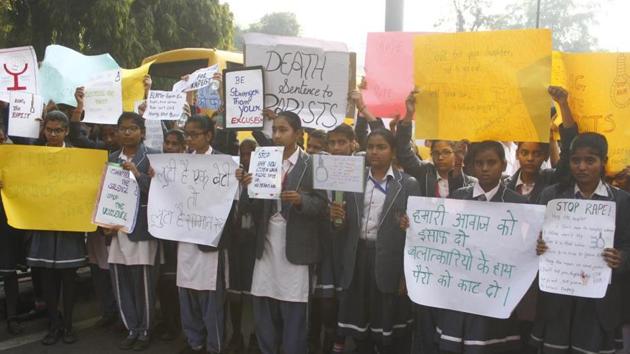 Students hold placards and shout slogans during a protest against the growing incidents of crime against women, Gurugram, on Thursday, December 5, 2019.(Yogendra Kumar/HT PHOTO) Students hold placards and shout slogans during a protest against the growing incidents of crime against women, Gurugram, on Thursday, December 5, 2019.(Yogendra Kumar/HT PHOTO)