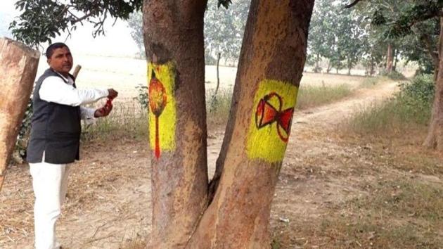 Environment activist in Uttar Pradesh’s Gonda, Paragdutt Mishra, is “directly” taking help from God to save the forest.(IANS) Environment activist in Uttar Pradesh’s Gonda, Paragdutt Mishra, is “directly” taking help from God to save the forest.(IANS)