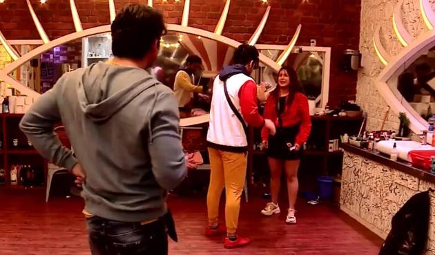 Bigg Boss 13: Shehnaaz cries as she confronts Paras and Sidharth.