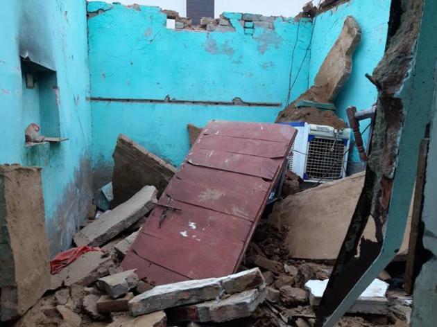 The roof of the house that collapsed at Moonak in Sangrur district on Tuesday morning.(HT Photo)