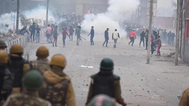 Delhi police during the Citizenship Act protest at Seelampur in Delhi on Dec 17, 2019. (Photo: Raj K Raj/Hindustan TImes) Delhi police during the Citizenship Act protest at Seelampur in Delhi on Dec 17, 2019. (Photo: Raj K Raj/Hindustan TImes)