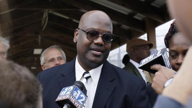Curtis Flowers speaks with reporters as he exits the Winston-Choctaw Regional Correctional Facility in Louisville, Miss., Monday, Dec. 16, 2019. (AP) Curtis Flowers speaks with reporters as he exits the Winston-Choctaw Regional Correctional Facility in Louisville, Miss., Monday, Dec. 16, 2019. (AP)