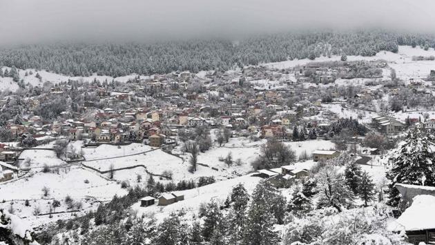 A view of the village of Samarina, in Grevena, some 230km west of Thessaloniki. Sitting in the lobby of a disused ski lodge on a northern Greek mountain, Congolese asylum-seeker Sylva Caumba blankly stares at the unfamiliar snow outside.”I would have preferred staying in Moria,” the 30-year-old says with a touch of desperation, referring to the dismal camp on the Greek island of Lesbos which is packed six times beyond its official capacity. (Sakis Mitrolidis / AFP) A view of the village of Samarina, in Grevena, some 230km west of Thessaloniki. Sitting in the lobby of a disused ski lodge on a northern Greek mountain, Congolese asylum-seeker Sylva Caumba blankly stares at the unfamiliar snow outside.”I would have preferred staying in Moria,” the 30-year-old says with a touch of desperation, referring to the dismal camp on the Greek island of Lesbos which is packed six times beyond its official capacity. (Sakis Mitrolidis / AFP)