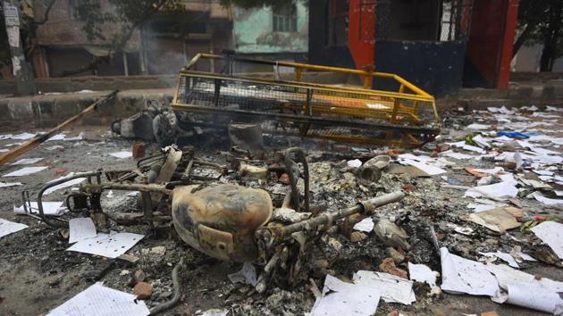 A burned down Police Chowki and vehicles are seen during the protest. With protests over the amended law being reported from several other parts of the city such as the Walled City and the continued agitation at Jamia Millia Islamia, lieutenant governor (L-G) Anil Baijal, chief minister Arvind Kejriwal and East Delhi MP Gautam Gambhir urged city residents to maintain peace and refrain from indulging in violence. (Sanchit Khanna / HT Photo) A burned down Police Chowki and vehicles are seen during the protest. With protests over the amended law being reported from several other parts of the city such as the Walled City and the continued agitation at Jamia Millia Islamia, lieutenant governor (L-G) Anil Baijal, chief minister Arvind Kejriwal and East Delhi MP Gautam Gambhir urged city residents to maintain peace and refrain from indulging in violence. (Sanchit Khanna / HT Photo)
