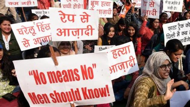 Supporters hold placards demanding capital punishment for the all rape-murder convicts.(Sonu Mehta/HT Photo)