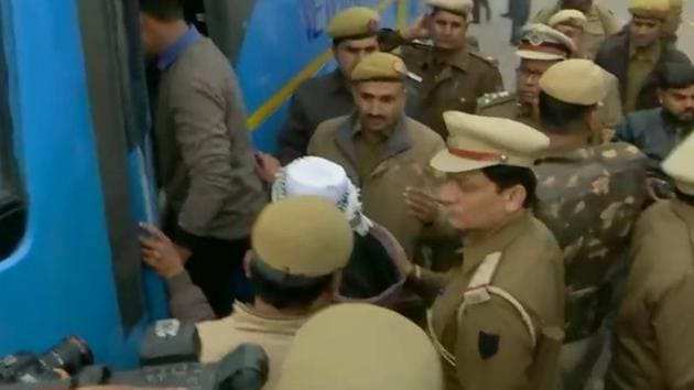 Delhi Police personnel detaining the protesters near Red Fort on Thursday morning. (ANI Photo) Delhi Police personnel detaining the protesters near Red Fort on Thursday morning. (ANI Photo)