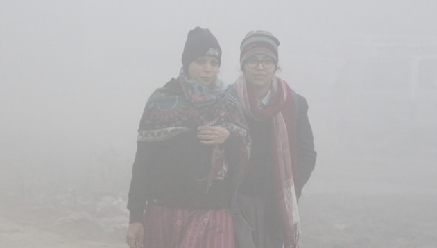 Scientists at the India Meteorological Department (IMD) said that from Thursday the temperature is expected to go up because of an approaching western disturbance.(Yogendra Kumar / HT Photp) Scientists at the India Meteorological Department (IMD) said that from Thursday the temperature is expected to go up because of an approaching western disturbance.(Yogendra Kumar / HT Photp)